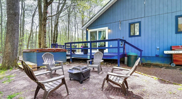 Hot Tub & Lake Beach Access: Tobyhanna Retreat!, Buchen Sie Ferienhaus Tobyhanna 