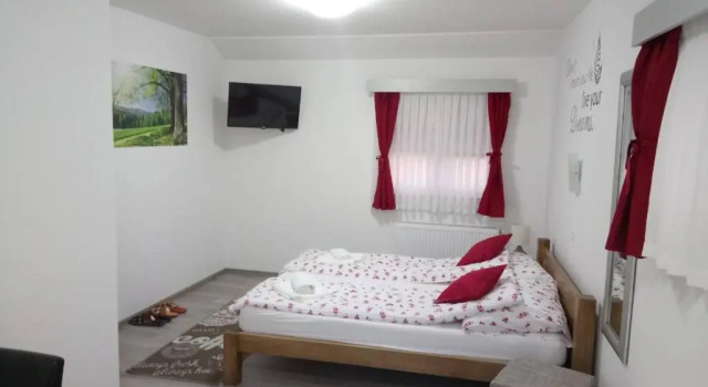 Restoran Prenoćište Croatia Turist, Boek Hotel Hotels in Slavonia met parkeren, Parkeren