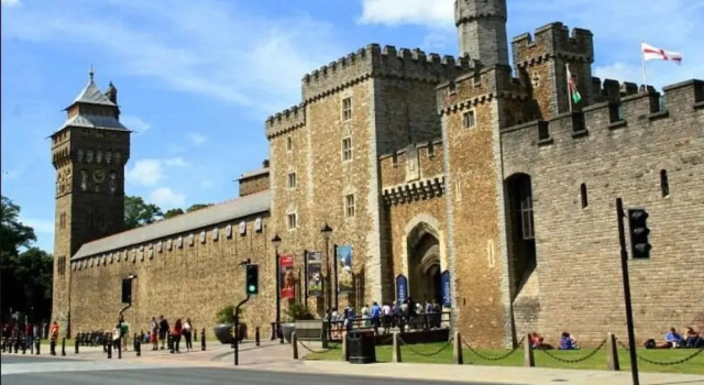 Apartment Sleeps 4 With Parking, Book Lejlighed Cardiff 