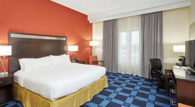 Двухместный люкс Holiday Inn Express Hotel & Suites Columbia Univ Area-Hwy 63 by IHG