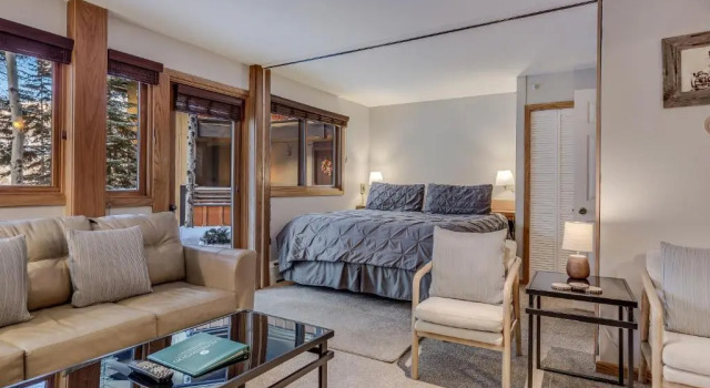 Laurelwood Condominiums Studio Premier Unit 201