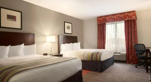 Четырёхместный люкс Country Inn & Suites by Radisson, Dearborn, MI