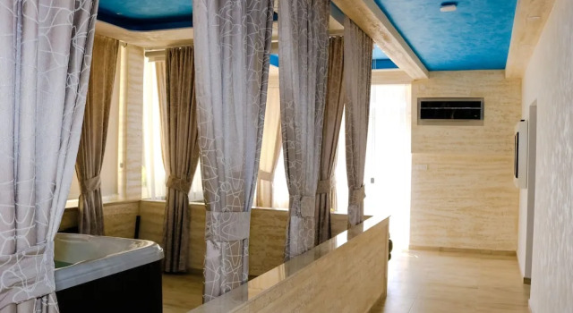 Hotel Maksim, Забронировать Отель Мельине , рядом с Пляж Лазур