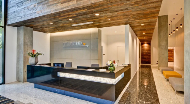 Superstar Condo in Downtown PHX, Забронировать Апартаменты/квартира Финикс Phoenix Metropolitan Area, рядом с Площадь Исторического наследия