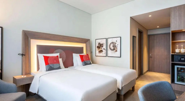 Двухместный номер Deluxe с балконом Novotel Bur Dubai - Healthcare City