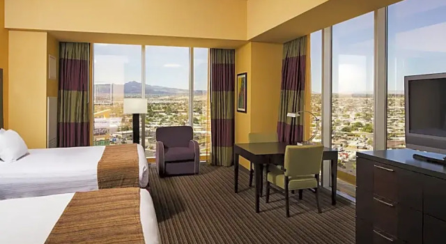 Четырёхместный номер Standard Eastside Cannery