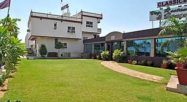 Classic 7 Hotel and Restaurant, Забронировать Отель Отели штата Раджастхана с парковкой, Парковка