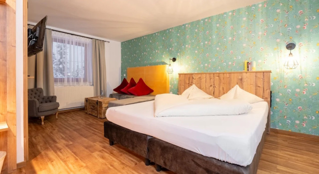 Трёхместный номер Standard Hotel Krone Tirol