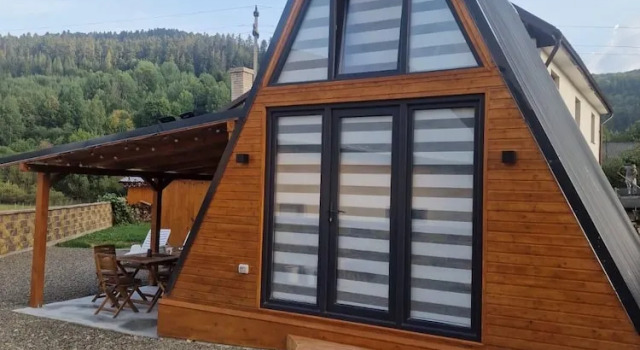 Шале Bucovina-a-framehouse-hottub-fireplace-patio-wifi
