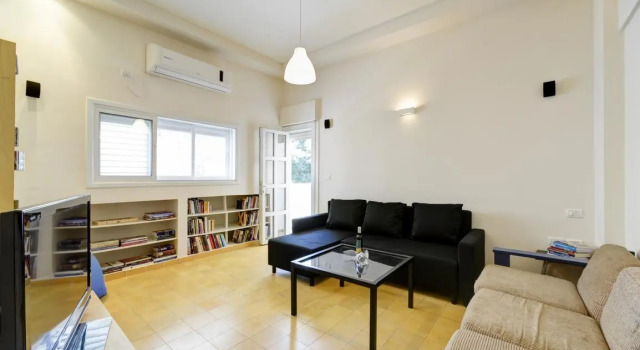 Beautiful 1BR on Dizengoff St., Забронировать Отель Отели Тель-Авива 3 звезды, рядом с Парк независимости, 3*