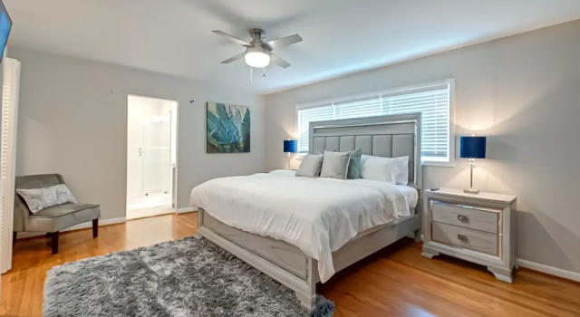 Relax Central in Houston, 10 Mins to Galleria, Work-cation, 4 Bdrms, 3 Baths, Buchen Sie Hotel Houston Texas Gulf Coast