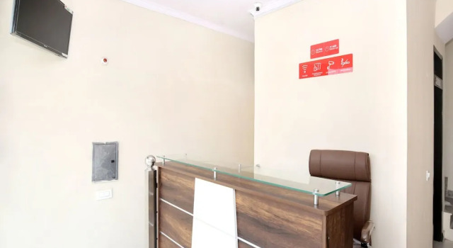 OYO 16875 Hotel Skyz, Varaa Hotelli Zirakpur Haryana