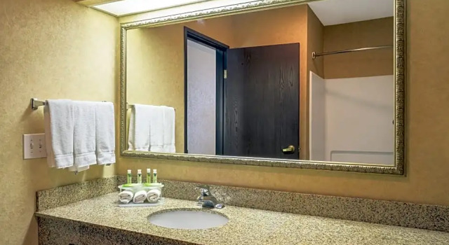 Четырёхместный люкс c 1 комнатой Holiday Inn Express Layton - I-15 by IHG