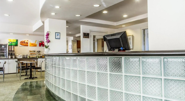 Quality Inn Stockton, Book Hotel Hoteller i Stockton med pool, Swimmingpool