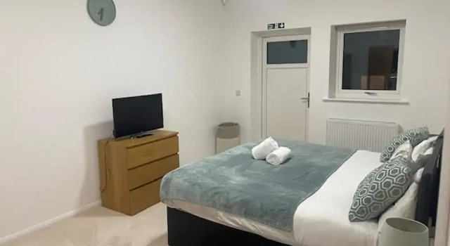 2BR Apt-sleeps 5-accessible-central Dartford, Book Lejlighed Hoteller i Dartford med parkering, Parkering
