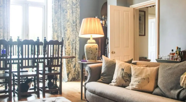 Spacious 1 Bedroom Apartment With Garden, Varaa Huoneisto Asunnot kohteessa Merseyside, Huoneisto