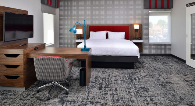 Hampton Inn & Suites Greensboro Downtown, Nc, Забронировать Отель Отели Гринсборо с завтраком, рядом с Культурный центр Гринсборо, Завтраки