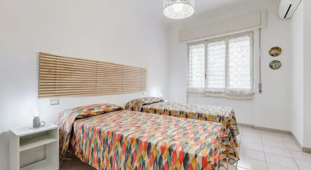 Cozy 2-Bedroom Flat with Balcony