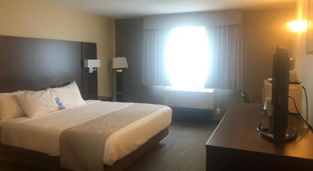 Номер Standard Days Inn by Wyndham Hinton