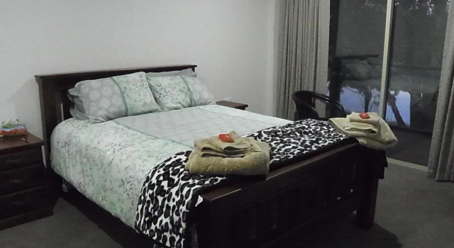 Curdievale Riverfront Lodge, Book Hotel  