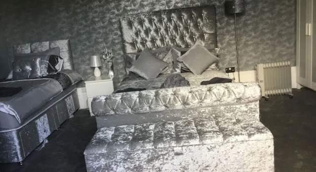 Crossroad Bungalow, Book Hotel Hoteller i Paisley med parkering, Parkering