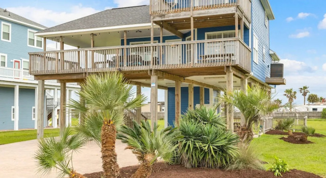 Backyard Oasis Hot Tub and 2 Shaded Decks