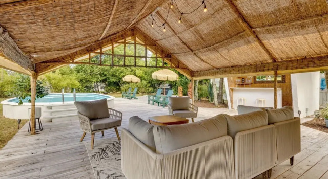 Коттедж Mount Dora Home: Private Pool, Spa & Tropical Bar!
