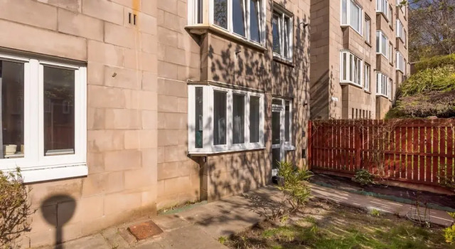 Lovely 1-bedroom Apt in the Heart of Stockbridge, Забронировать Отель Отели Эдинбурга с парковкой, рядом с Bedlam Paintball, Парковка