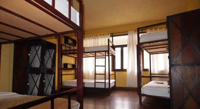 Кровать в общем номере Niras Bankoc Hostel