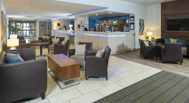 Holiday Inn Express Taunton East by IHG, Забронировать Отель Тонтон Сомерсет