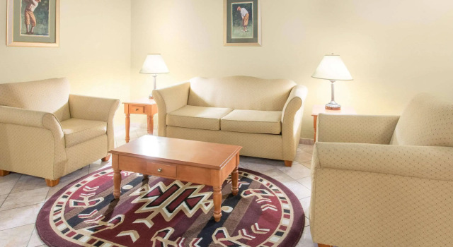The Oasis Hotel & Bar, Buchen Sie Hotel Sheboygan Falls Wisconsin
