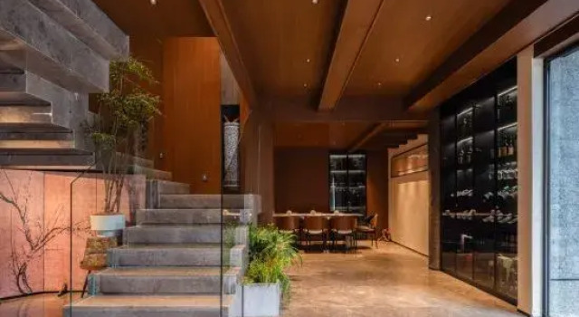Lijiang Ancient Town · Jingyao Tea Zen Haven · Designer's Courtyard (Sifang Street), Забронировать Отель Отели Лицзян с парковкой, рядом с Улица Сквер-стрит Древнего города Даянь, Парковка