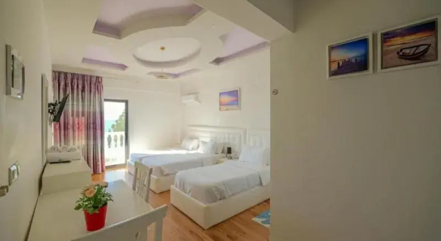 Трёхместный номер Standard с балконом и с видом на море Hotel Iliria