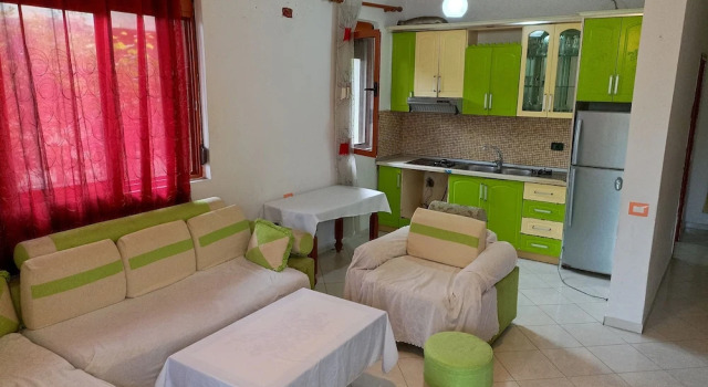 "quiet Independent Apartment With Garden.", Rezerwuj Apartament Hotele w Durres County z parkingiem, Parking