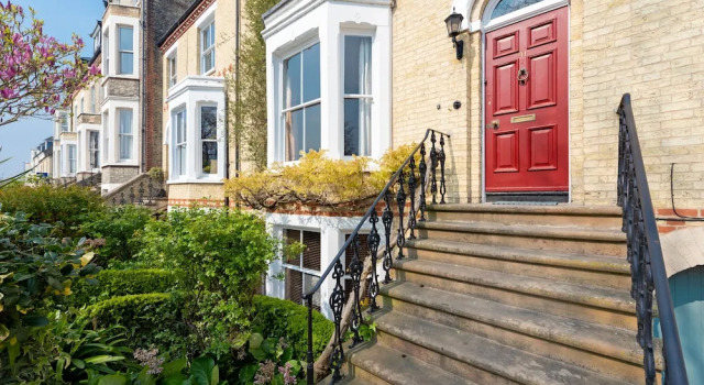 Melrose Lodge 4-bedroom house 1-bed flat, Забронировать Отель Отели Кембриджа 3 звезды, рядом с Ridley Hall, 3*