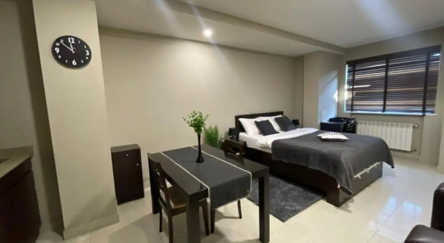 Charming Yerevan studio in the heart of the city, Забронировать Отель Отели Еревана с парковкой, рядом с Ереванский государственный университет, Парковка