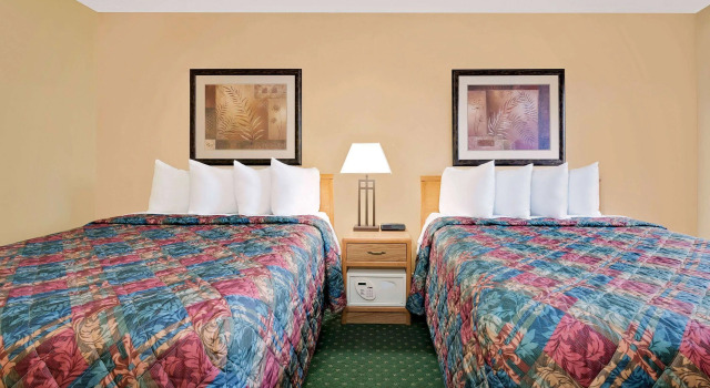 Days Inn by Wyndham International Falls, Varaa Hotelli Hotellit Minnesota pysäköinnillä, Pysäköinti