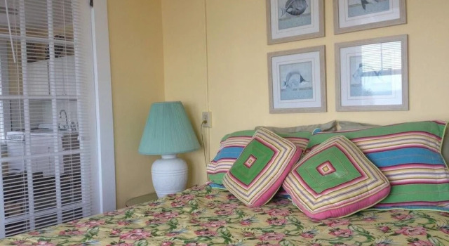 Студия Sun N Fun Beachfront Vacation Rentals