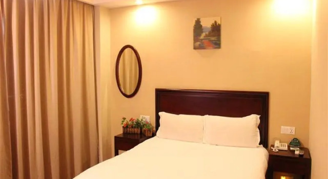 Двухместный номер Standard Greentree Inn Shanghai Caoan Road Textile Express Hotel