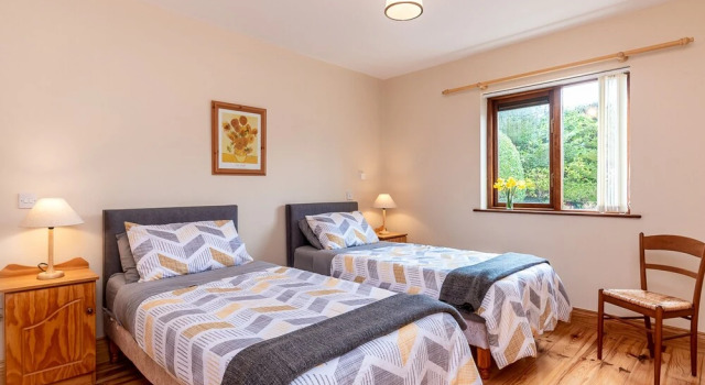 2 Bedroomed Home Just Steps From Kenmare Town, Book Vacation Home Hotels in Kerry with Parking, Parking