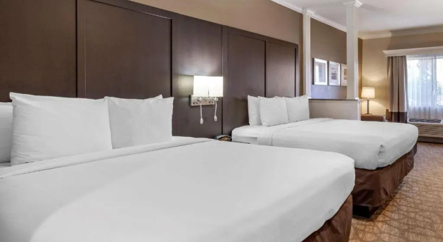 Четырёхместный люкс Comfort Inn & Suites Huntington Beach