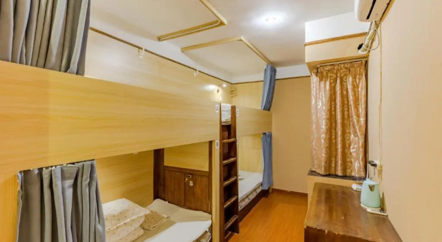 Кровать в общем номере (женский номер) Old Street International Youth Hostel