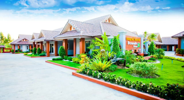 Кровать в общем номере Benwadee Resort Pattaya