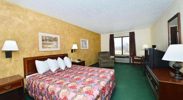 Двухместный номер Standard Days Inn by Wyndham Ozark Springfield