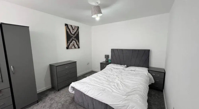 Housesleeps9-patio-parking-familyok, Забронировать Дом для отпуска Отели Манчестера с парковкой, Парковка