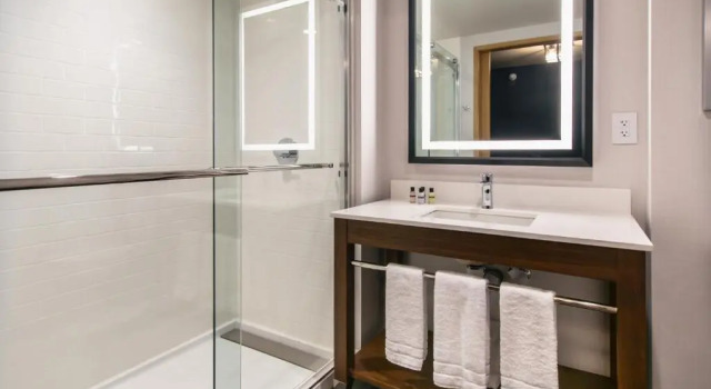 Four Points by Sheraton Deadwood, Забронировать Отель Отели Дедвуд с завтраком, рядом с Кладбище Маунт-Морайа, Завтраки