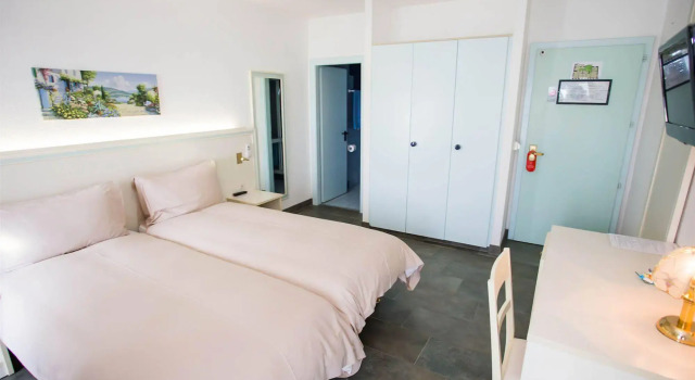 Hôtel du Port, Varaa Hotelli Villeneuve 