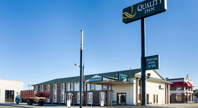Люкс Quality Inn Hays I-70