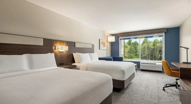Четырёхместный люкс Holiday Inn Express & Suites Rhinelander by IHG