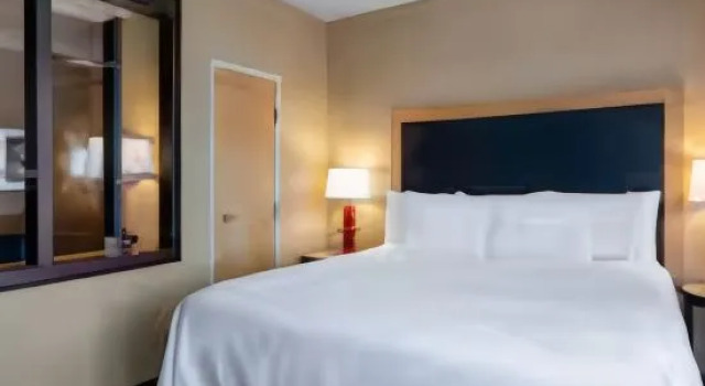 Двухместный люкс с 2 комнатами Wyndham Noblesville
